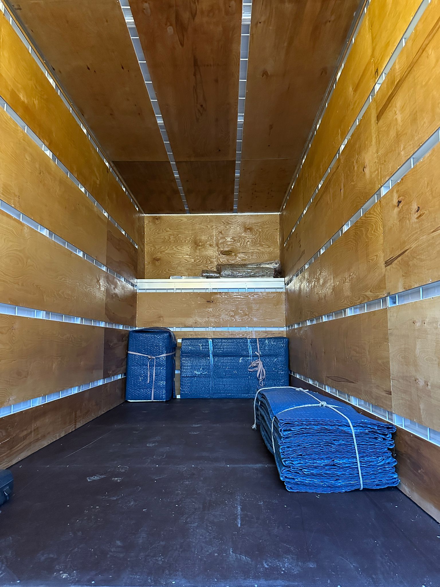 Kadıköy Evden Eve Nakliyat | Sigortalı & Asansörlü Taşıma – Bidüşüntaşın - kapali-kasa-esya-tasima-araci