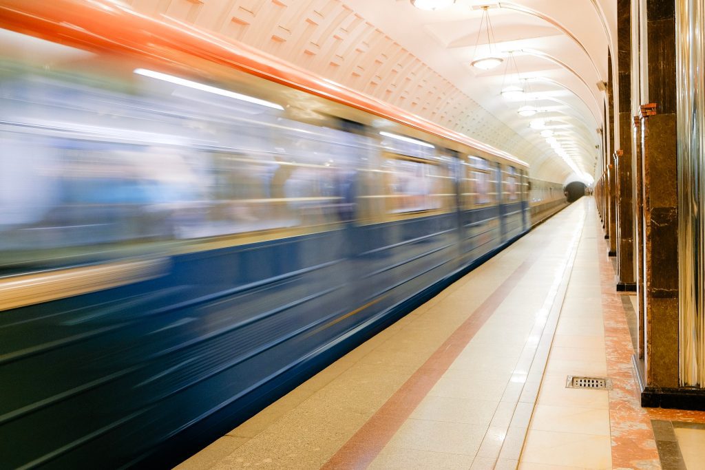 train moving in the metro motion blur 2022 11 01 04 07 47 utc Evden Eve Nakliyat ve Eşya Depolamanın En Pratik Hali